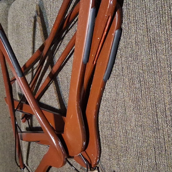 Set Of 4 Wooden Hangers - Picture 3 of 3